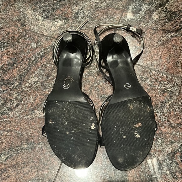 Rinaldi heeled sandals size 39 flower cutout - Picture 2 of 3